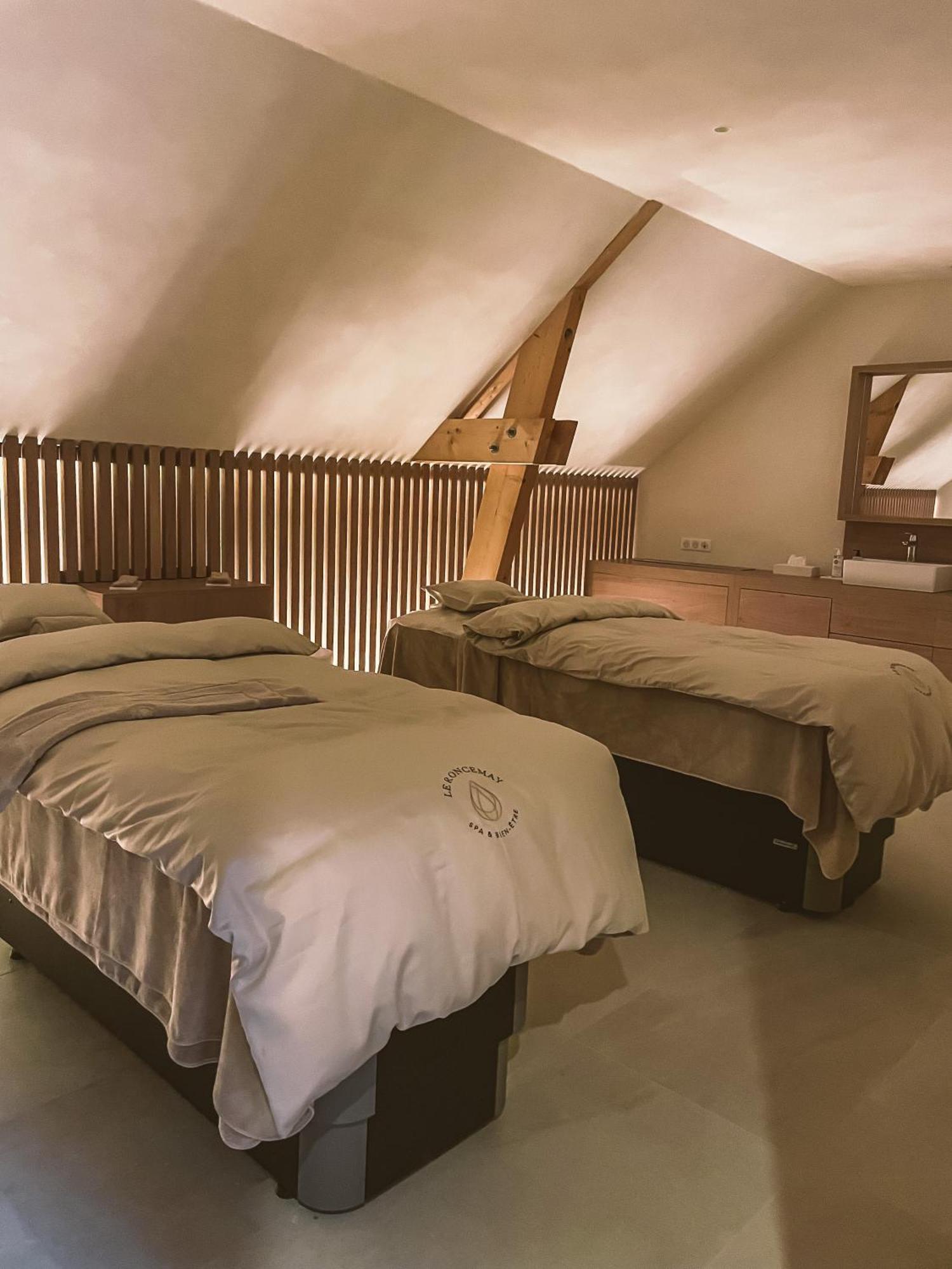 Domaine Du Roncemay - Hotel, Restaurants, Spa & Golf Aillant-sur-Tholon Exterior foto
